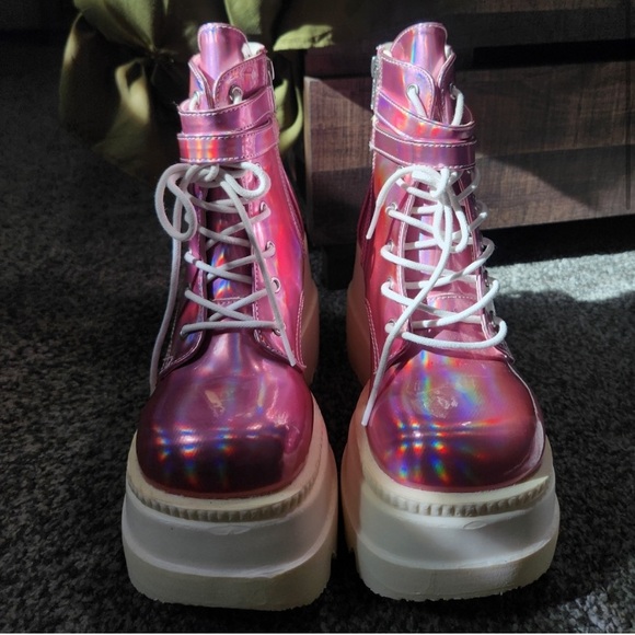 DEMONIA PINK HOLOGRAPHIC BOOTS 💖 - Picture 2 of 6